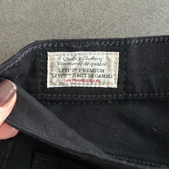NWOT Black on black Levis 724 high rise straight crop - Picture 4 of 9